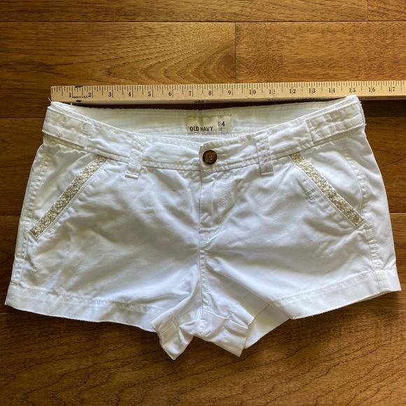🌼3 for $20🌼 Women’s Old Navy Shorts - White - Picture 4 of 7